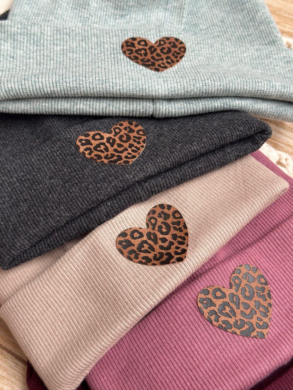 Hipster-Beanie Leo Herz – Bild 2