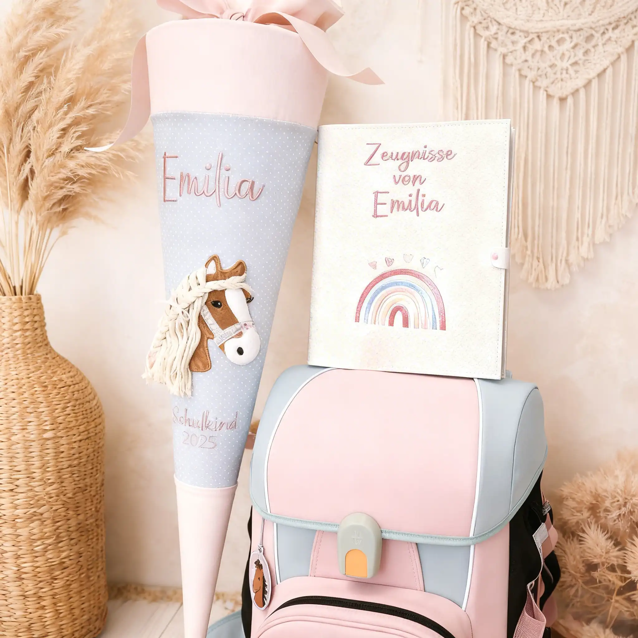 Schultüte aus Stoff und Zeugnisshülle